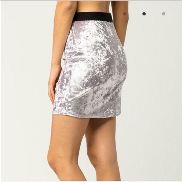 Volcom Volcrush skirt
Purple velvet
Size s - Picture 2 of 4